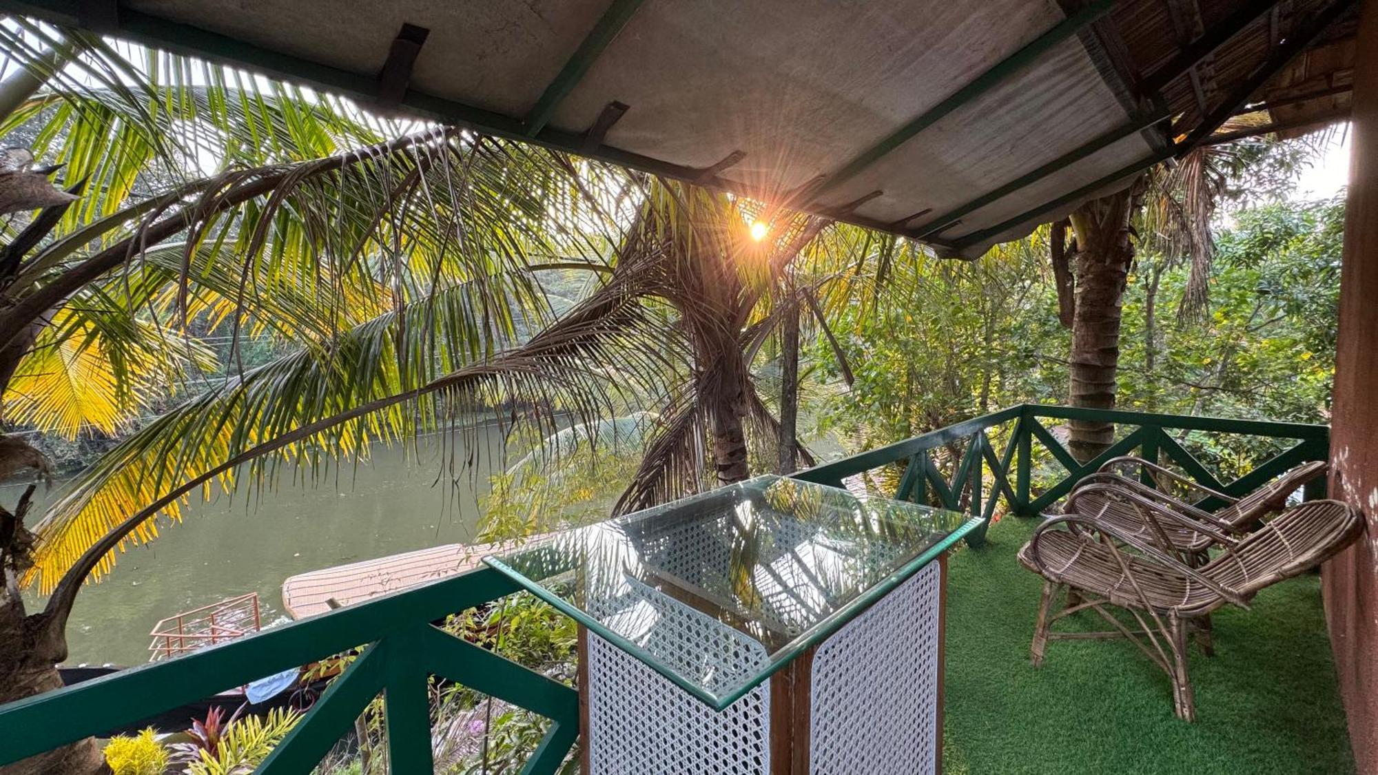 Garggi Kumarakom Village Homestay Extérieur photo